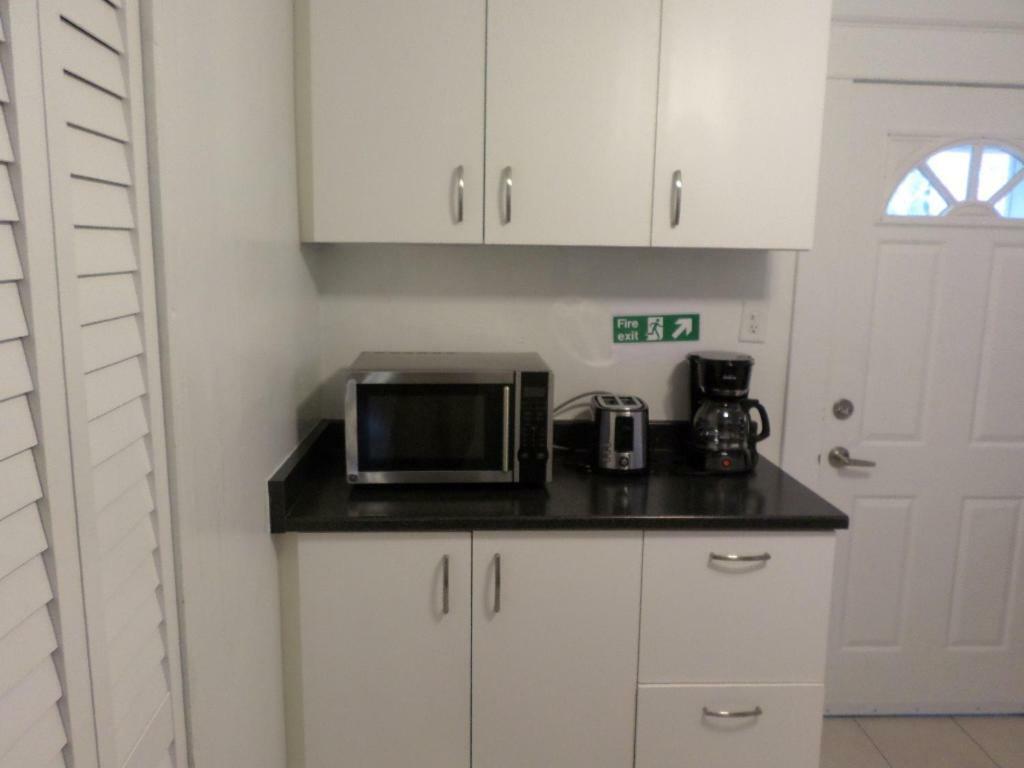 Beautiful, Clean, Quiet 2 Br-In Downtown Ottawa. Parking, Wifi And Netflix Included Apartment Екстериор снимка