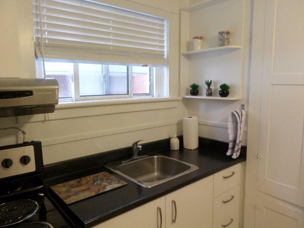 Beautiful, Clean, Quiet 2 Br-In Downtown Ottawa. Parking, Wifi And Netflix Included Apartment Екстериор снимка